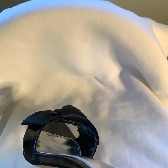 White House Black Market heels and wallet - Picture 5 of 8